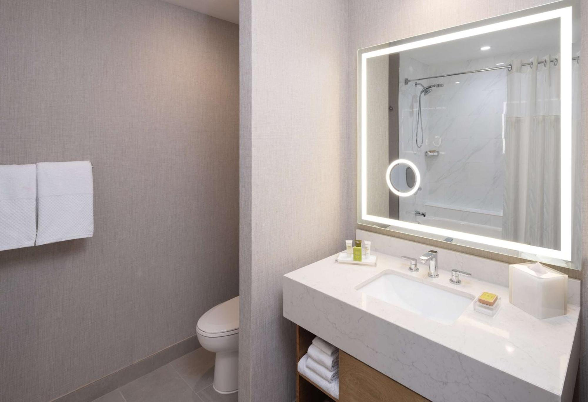 Hotel Hilton Houston North Extérieur photo